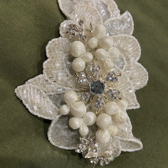 David’s Bridal Hair Clip - Picture 1 of 3